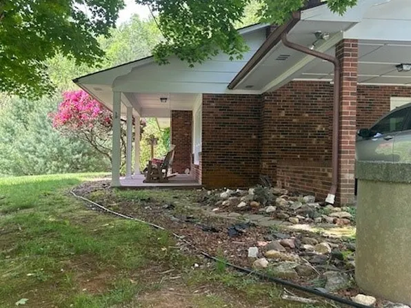 950 Campbell Road, Warrensville, NC 28693