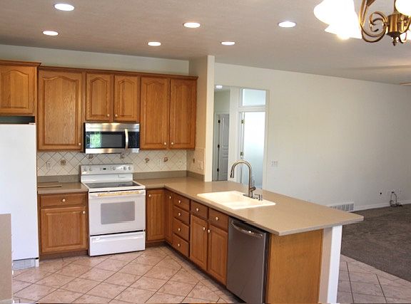 3rd image of 1194 E Hawberry Cir Unit A