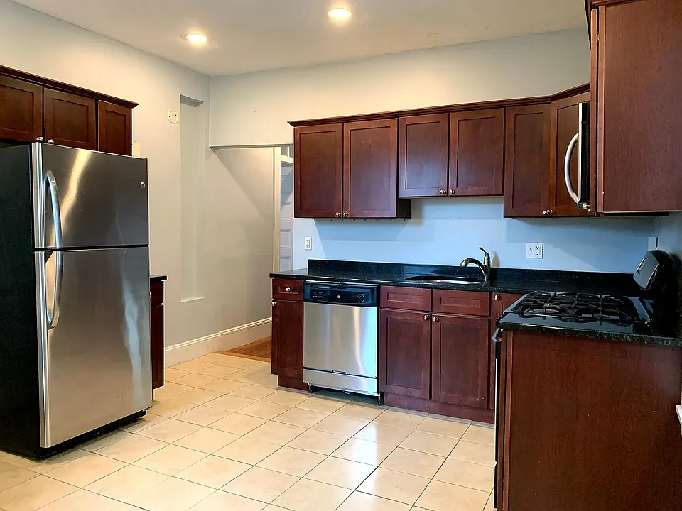 5 Iroquois St #2