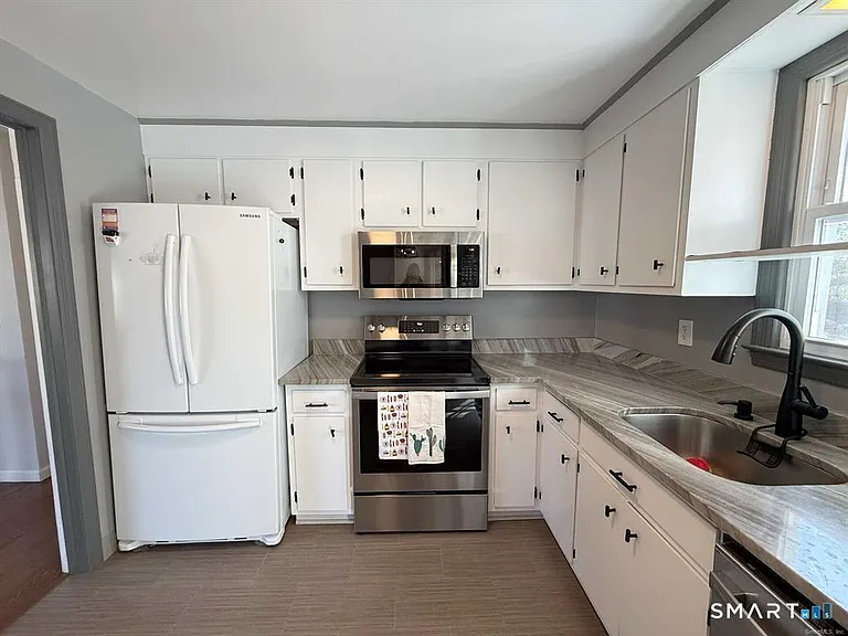 77 Valley View Rd — Photo 6