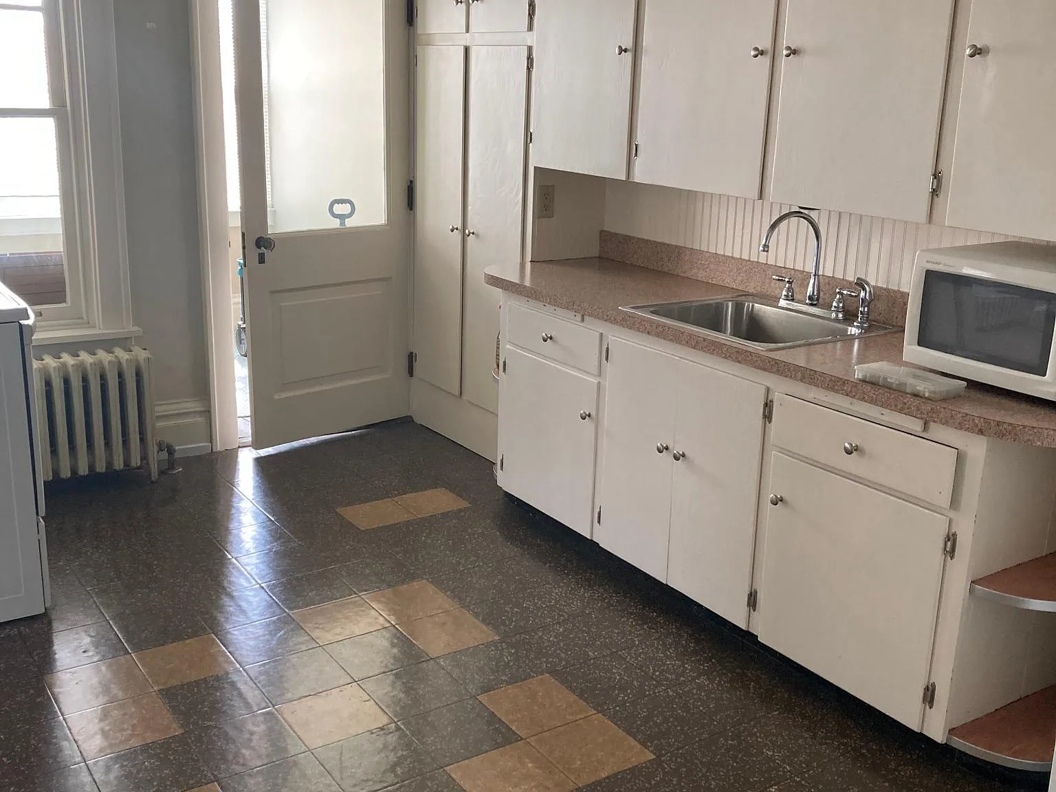 1 bed, 900 sqft, $1,195 — Photo 3