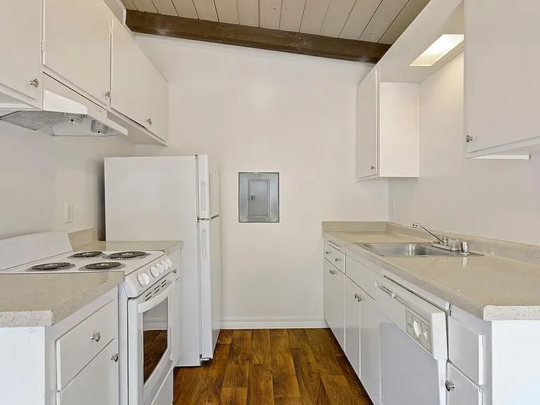 Manchester Apartments — Photo 6