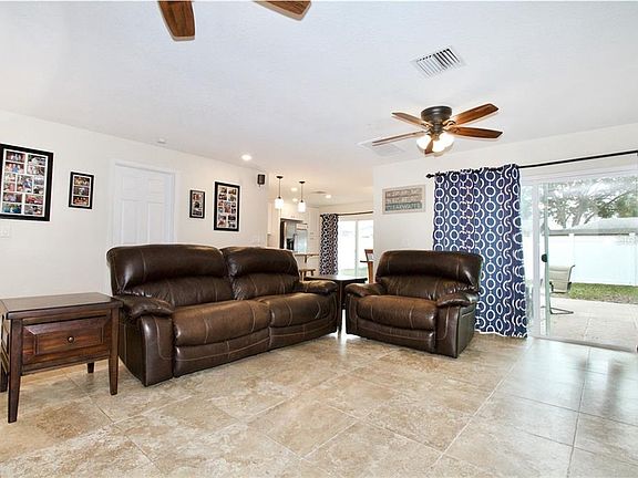5th image of 2479 Moore Haven Dr W