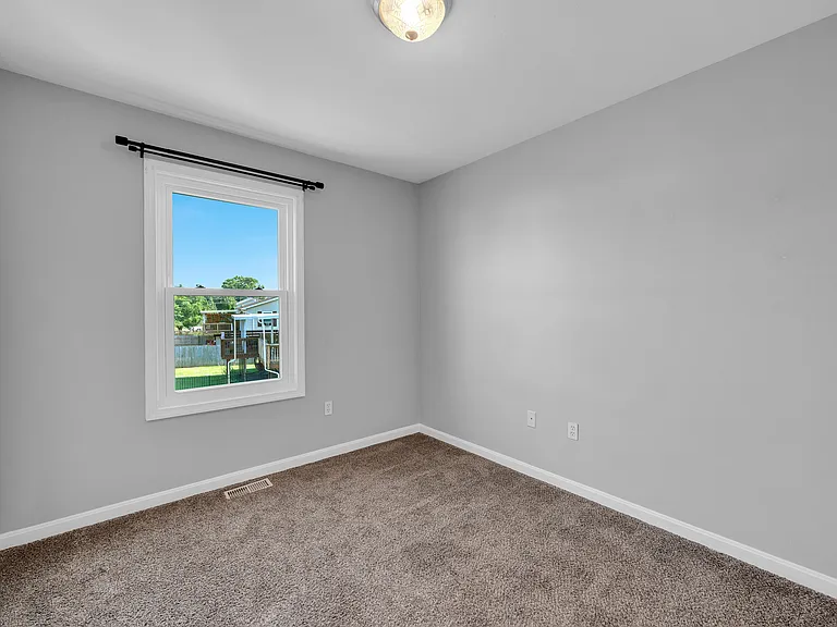 41 Squire Cir — Photo 8
