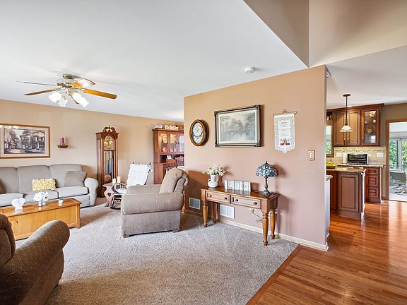 3rd image of 758 Churchill Dr