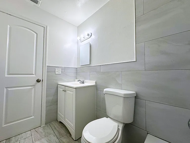 692 Neil Rd #702 — Photo 12