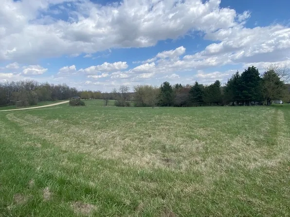 13-122 Quail Hollow Dr, Lanark, IL 61046