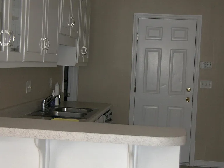 1192 Carriage Dr — Photo 8