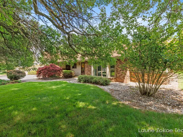 1066 Carpenter Ave NW, Grand Rapids, MI 49504