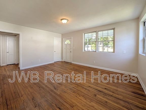 5th image of 5517 Lakewood Cir E