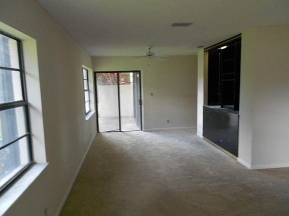 5th image of 28 Mohawk Dr