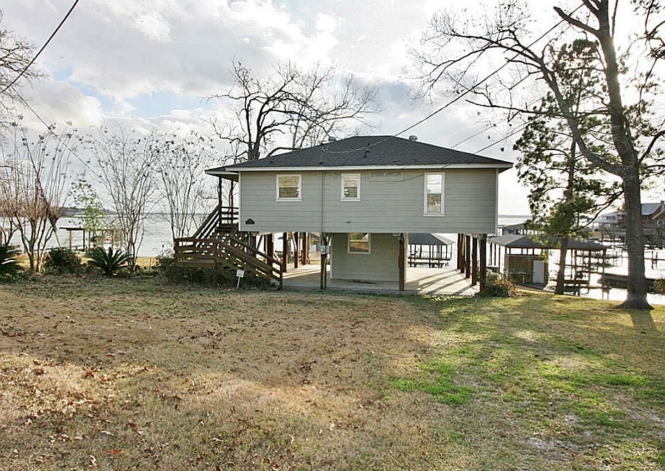 1st image of 140 Lakeside Dr