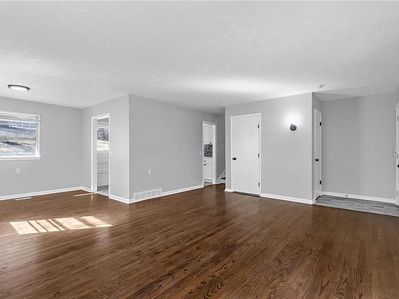 5th image of 5700 N Hutson Rd