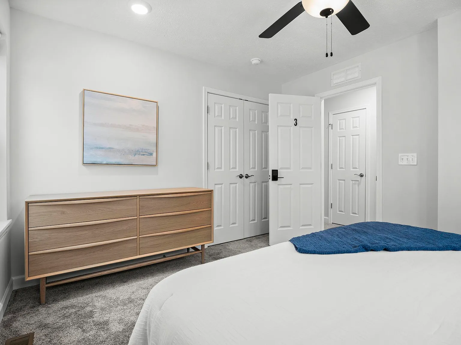 4 bed, 3.5 bath, 2250 sqft, $975 — Photo 3