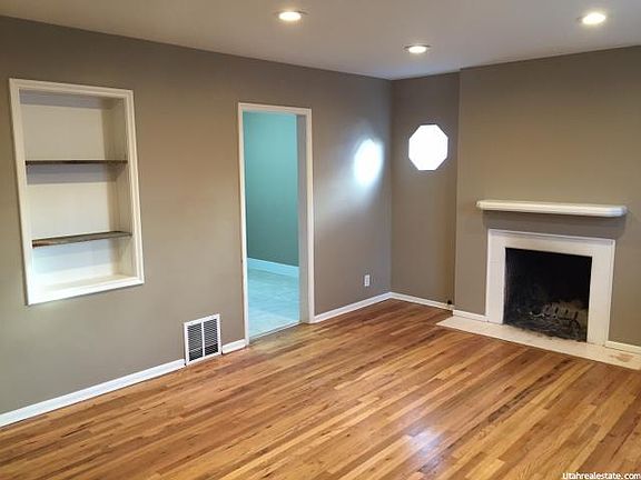 3rd image of 939 E Lorraine Ave