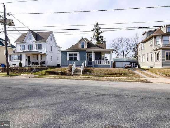 4th image of 428 Summit Ave