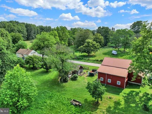 886 Menges Mills Rd, Spring Grove, PA 17362