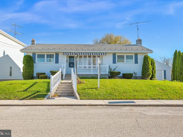 122 S Orange St, New Oxford, PA 17350