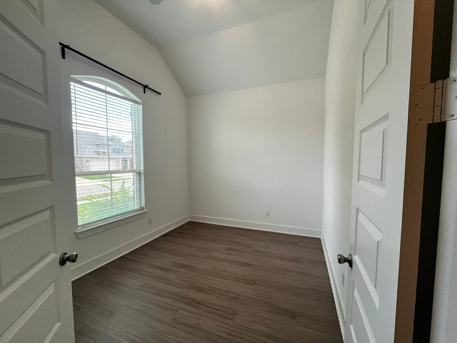 4 bed, 2331 sqft, $2,950 — Photo 4