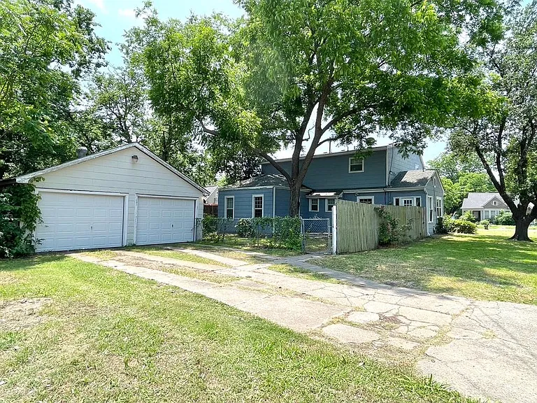 1427 N Woods St — Photo 17