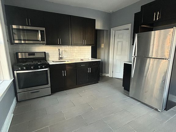 5th image of 141 Duncan Ave APT 1