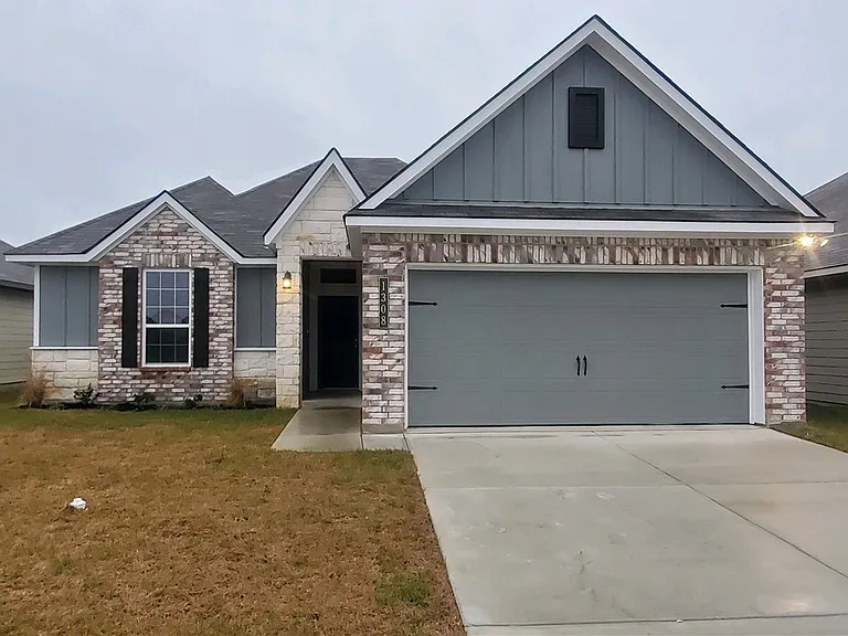1308 Kingsgate Dr — Photo 1