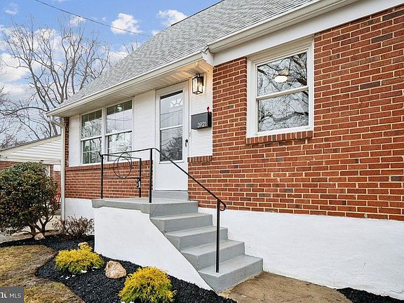 2nd image of 3921 Lantern Dr