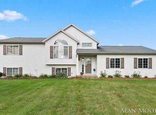 2100 Stag Ct NE, Cedar Springs, MI 49319