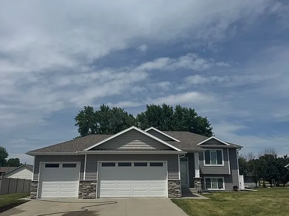 506 3rd St SE, Hayfield, MN 55940