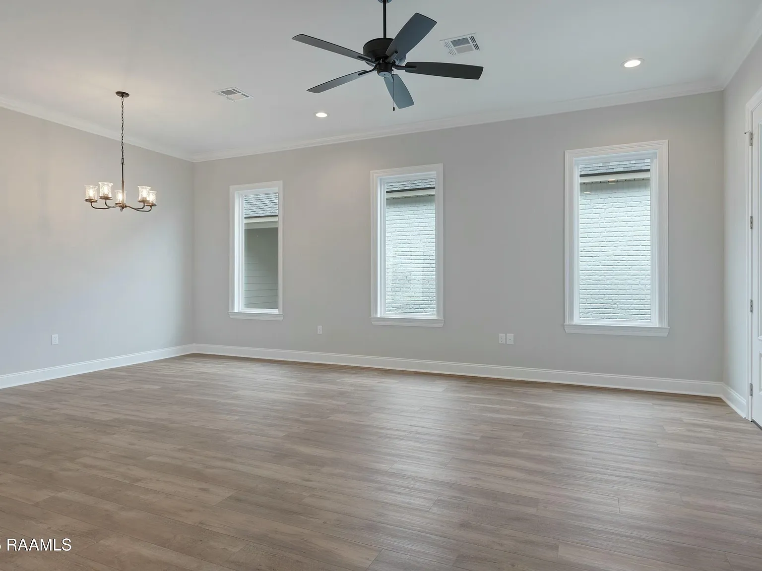 3 bed, 1413 sqft, $2,100 — Photo 4