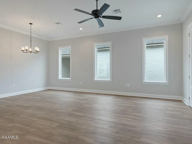 107 Alpine Dr — Photo 4
