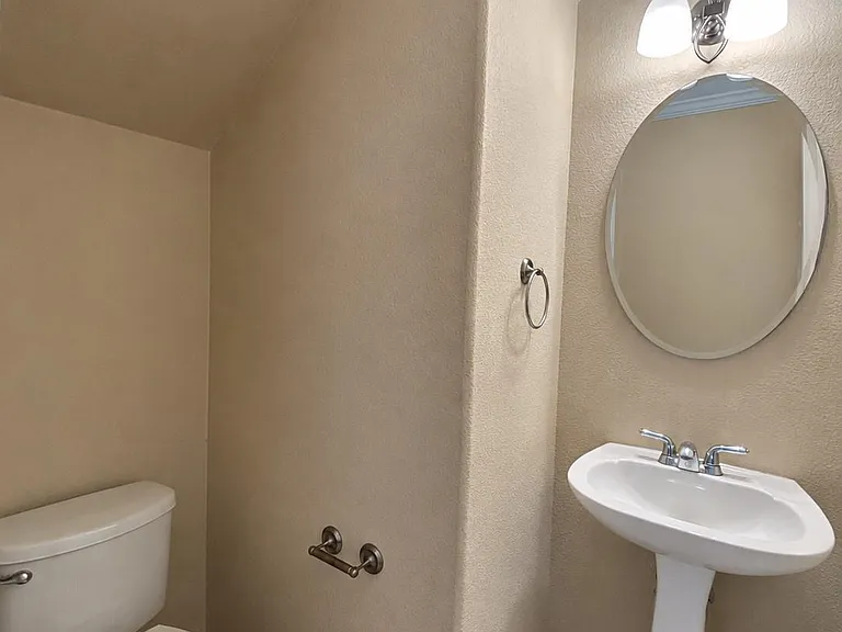 525 Eagles Nest Cv — Photo 18