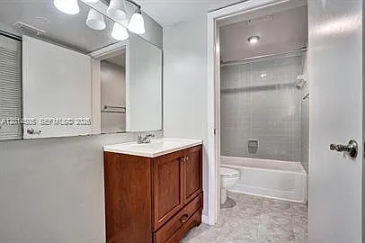 2871 N Oakland Forest Dr #210 — Photo 20