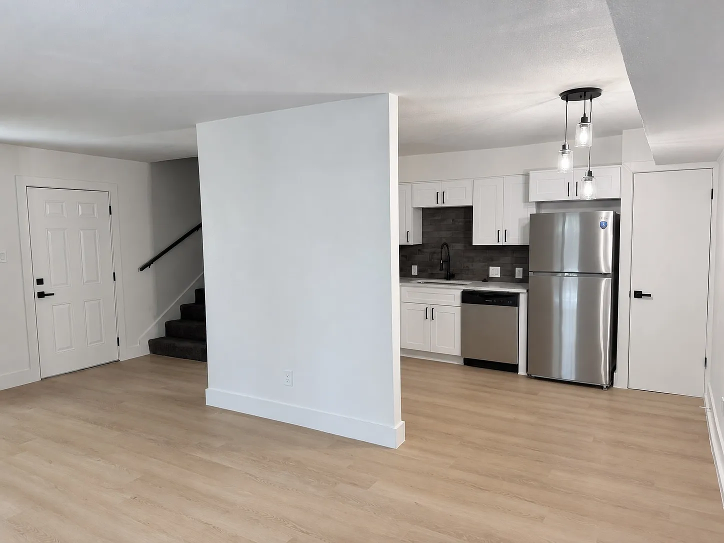1 bed, 1.5 bath, 1000 sqft, $1,350 — Photo 3