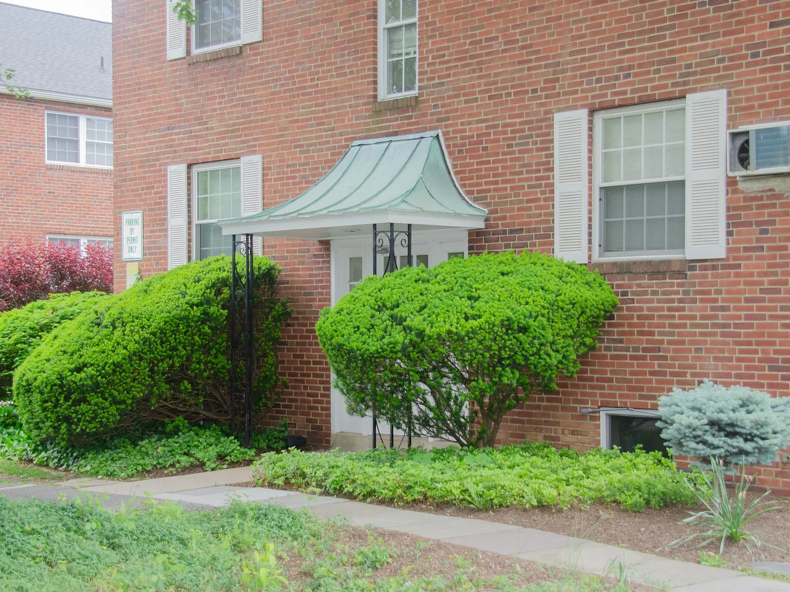 Suburban Square Apartments — Photo 3