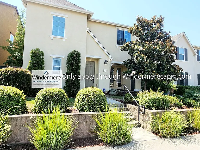 1563 Parkside Way — Photo 1