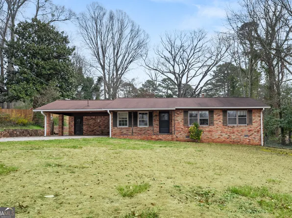 422 Derbyshire Dr, Stone Mountain, GA 30088