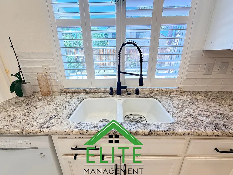 9424 Red Spruce Way — Photo 8