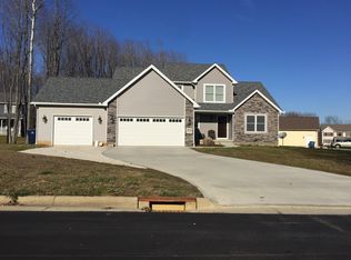 808 Ava Ct, Hubbard, OH 44425