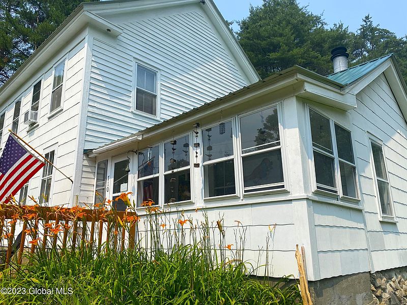 2nd image of 710 Harrington Road
