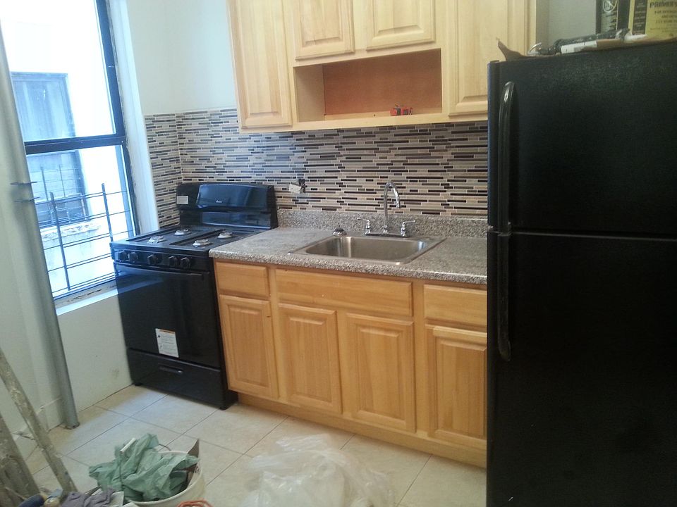1st image of 1002 E 215th St