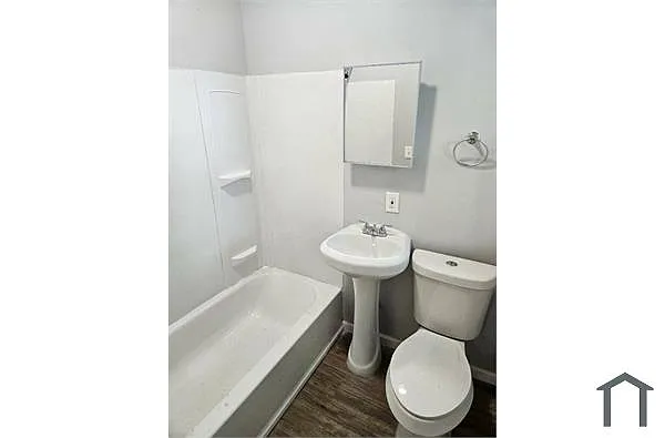 Building Photo - 1169 E 58th St #1