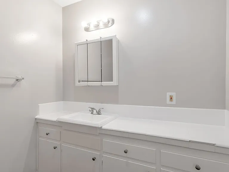 Redstone Apartments — Photo 16