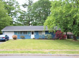 28 Sturgis Rd, Kendall Park, NJ 08824