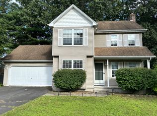 8 Acorn Dr, Windsor Locks, CT 06096