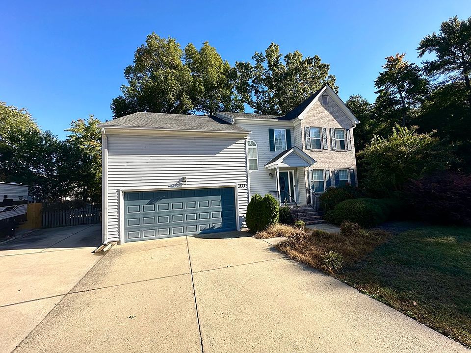 1st image of 211 Hedgerow Ln