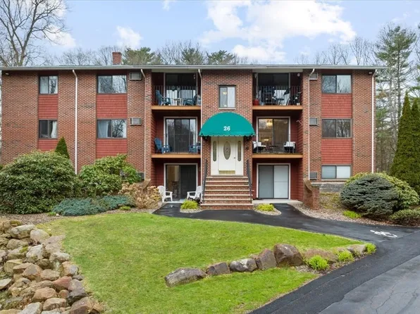 26 Fuller Rd APT 4, Foxboro, MA 02035