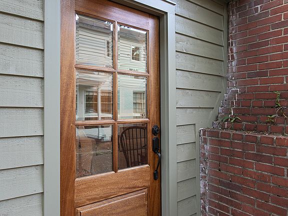 2nd image of 821 N Buchanan Blvd Unit 1-C