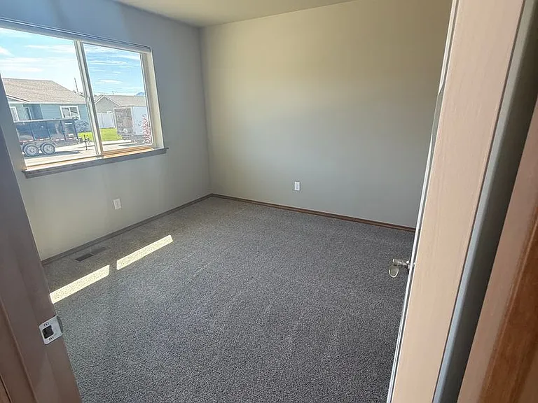 310 S Newton Ave — Photo 16