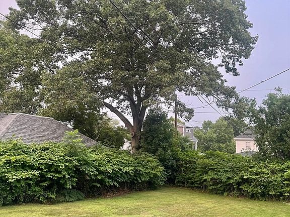 5th image of 22 Fernwood Ave